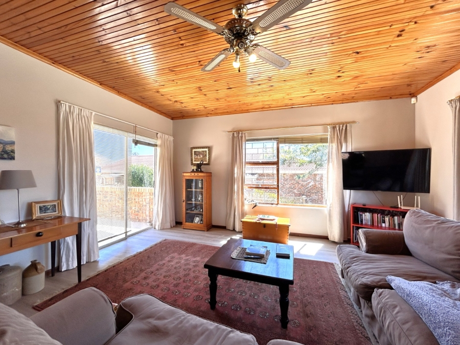 3 Bedroom Property for Sale in Wavecrest Eastern Cape